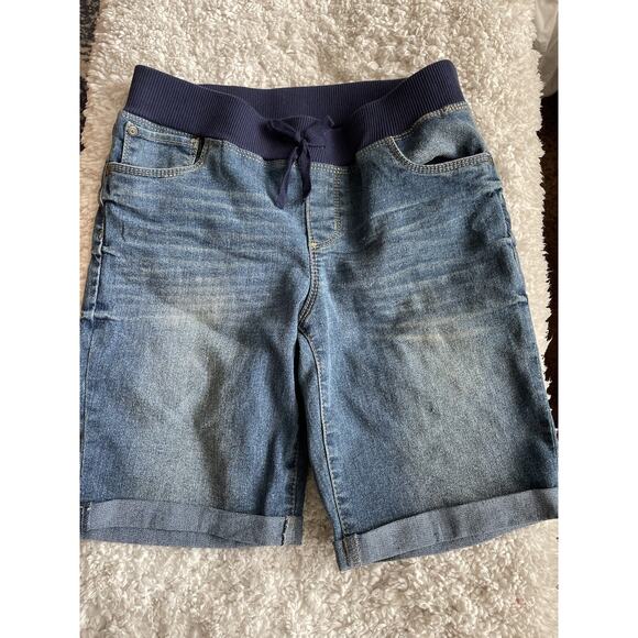 Arizona girls sz. 16 R Longer Style)denim jean shorts. Classic Pair, Comfortable - Picture 1 of 8